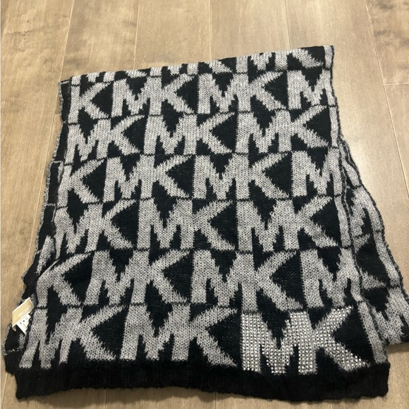 W MK monogram scarf - Picture 1 of 3